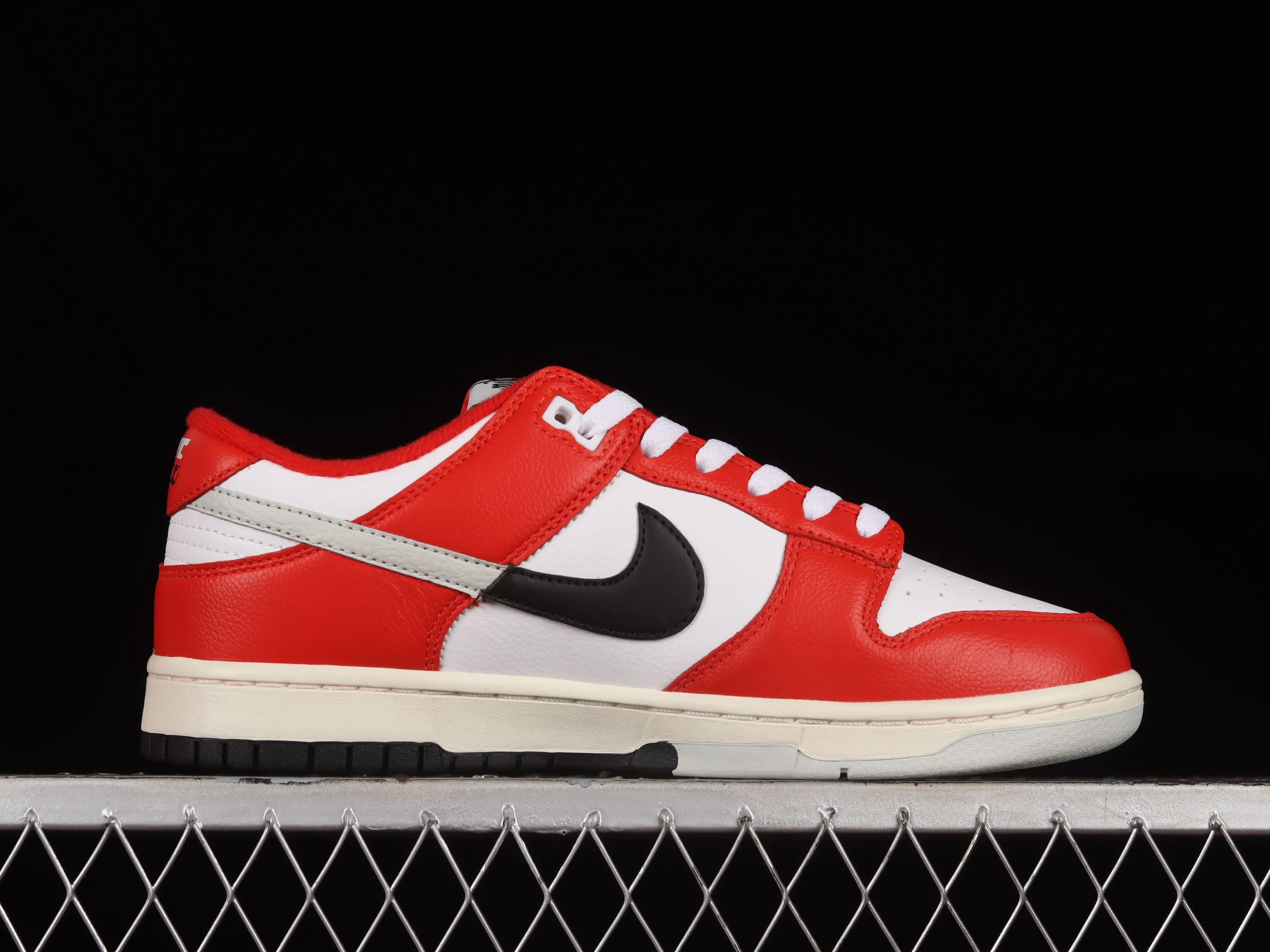 All categories Nk SB Dunk series Nk SB Dunk Low low-top sneakers Nk Dunk Low "Chicago Split" Chicago color matching SB low-top sports and leisure sneakers DZ2536-600
